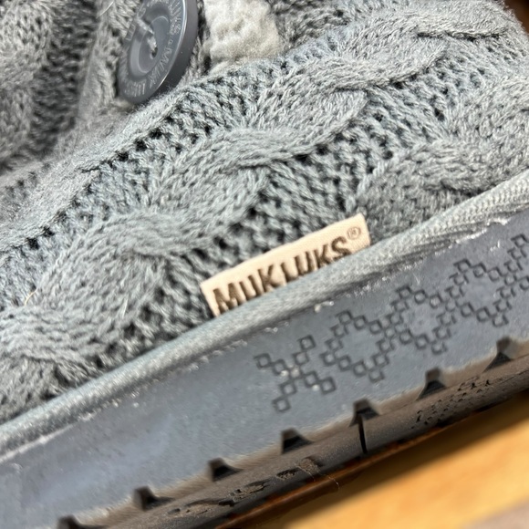 Muk Luks Cozy size 7 in grey - Picture 2 of 3